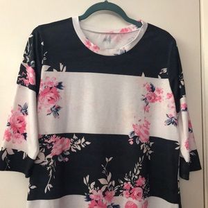 Flowered mid sleeve shirt